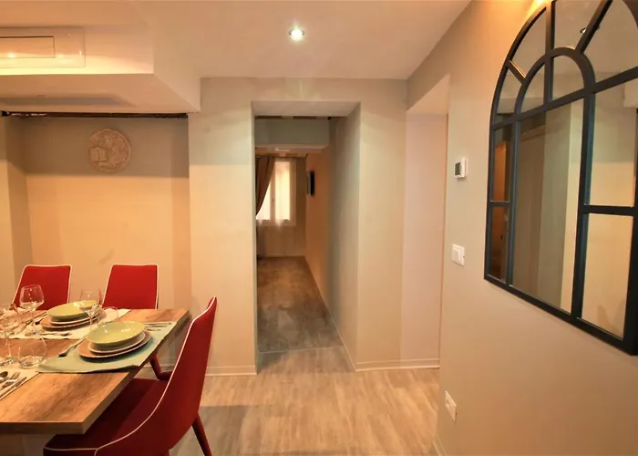 San Marco Fenice 3bdr 2bth Apartment Venice
