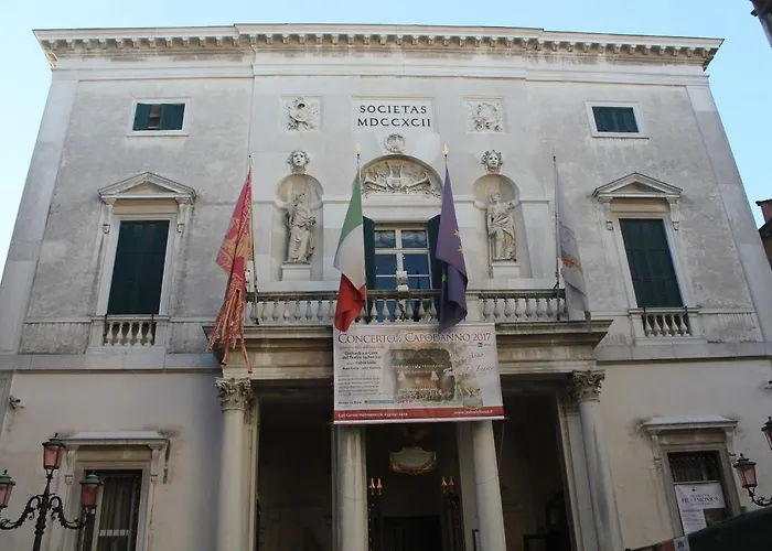 San Marco Fenice 3bdr 2bth * Venice