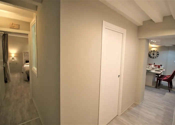San Marco Fenice 3bdr 2bth Apartment Venice