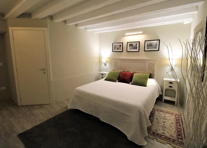 San Marco Fenice 3bdr 2bth Apartment