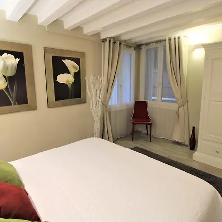 San Marco Fenice 3bdr 2bth Apartment